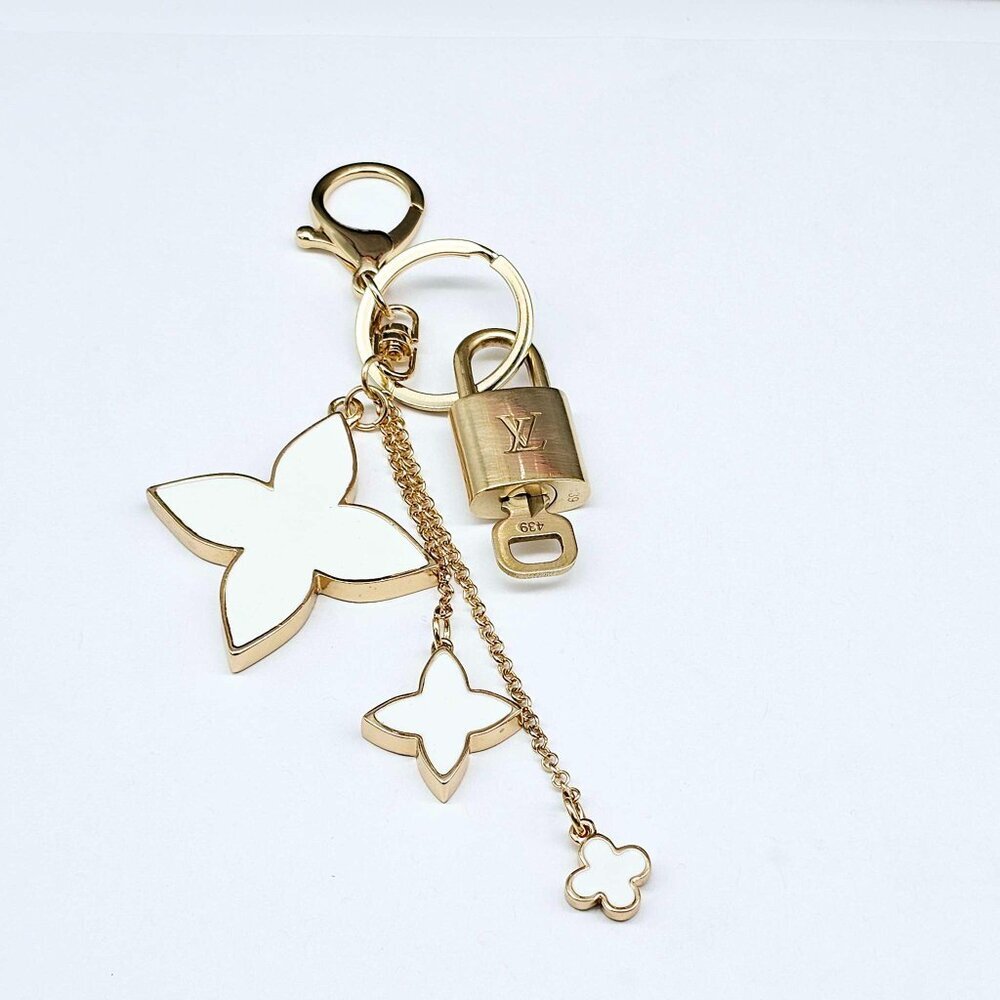 LV Gold Padlock & Key 🔒 Authentic Louis Vuitton Bag Unbranded Flower Charm - Picture 2 of 11